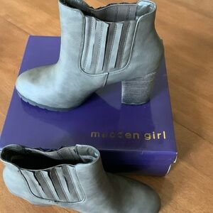 Madden Girl Mazziee boots Size 9 stone